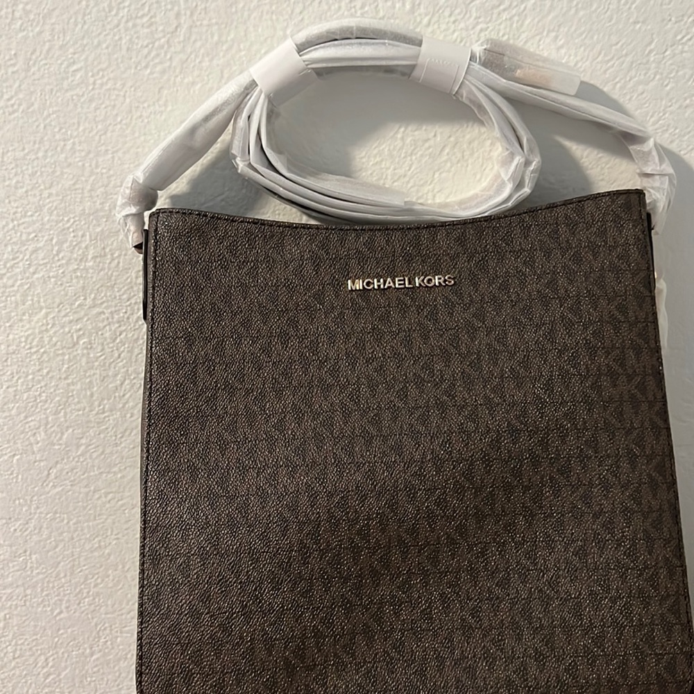 Brand NEW Michael Kors Jet Set Travel Messenger Crossbody Bag Brown